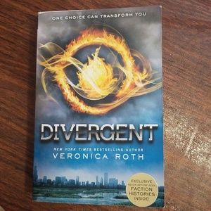 Divergent paperback book